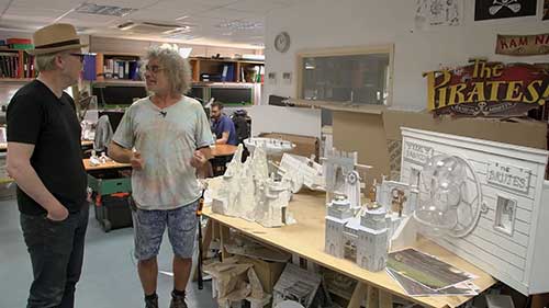 设计定格动画《无敌原始人》的场景