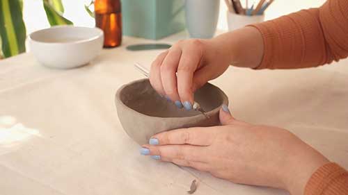 用捏塑成型法做碗