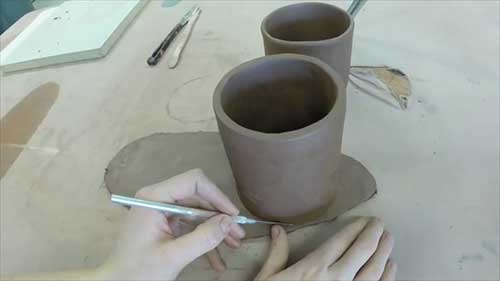 用泥板成型法制作杯子