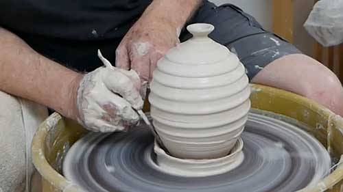 拉制与装饰小口罐