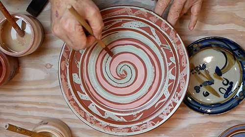 遮掩与釉料装饰