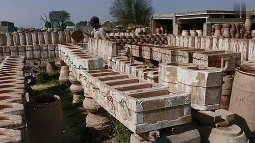 用注浆成型法制作花盆