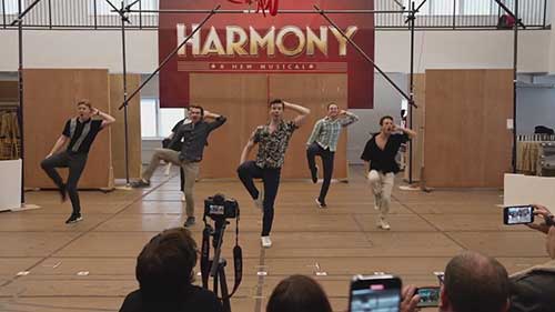 《和谐》排练现场