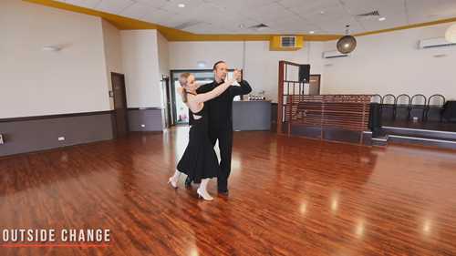 华尔兹套路：翼步和电纹步