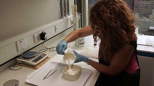 保护罗马不列颠时期的骨灰瓮 08 铸模