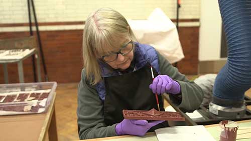 保护索尔兹伯里教堂的十字架