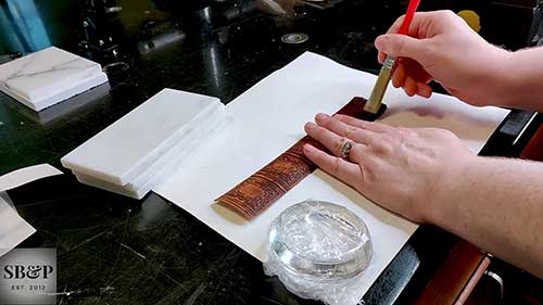 古书保护与修复 11 准备古董皮革书脊