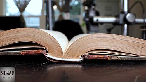 古书保护与修复 13 粘贴书脊标签