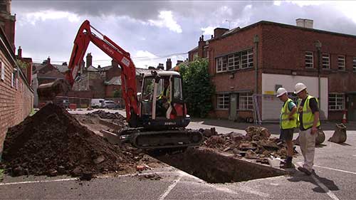 发现理查三世遗迹 02