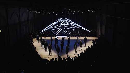 阿迪达斯动力灯光秀