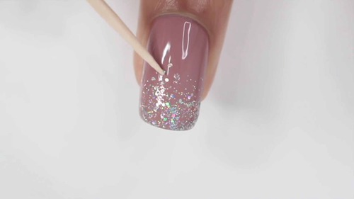 如何做闪亮渐变美甲