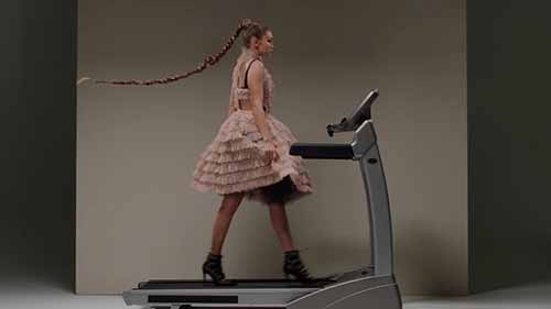 吉吉·哈迪德走T台的秘诀