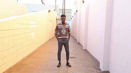 三个简单的走秀姿势