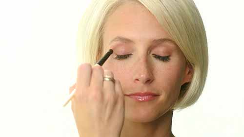 如何选择、使用和清洁化妆刷