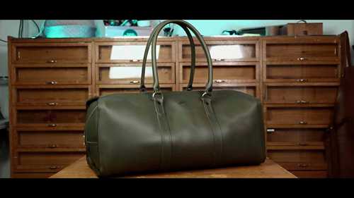 制作皮革旅行包