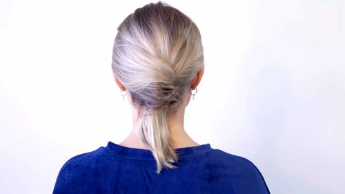 可爱的低马尾发型