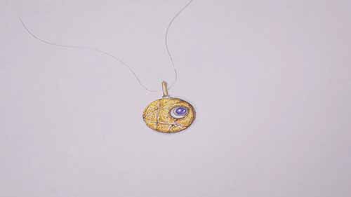 黄金镶蓝宝石吊坠