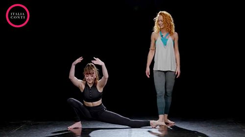 爵士舞蹈课——热身和伸展