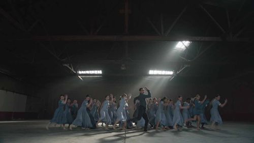 现代舞表演——《泪流成河》