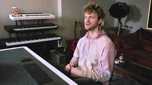 为比莉·艾利什制作人声