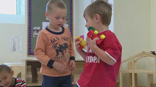 帮幼儿建立同情心和正义感