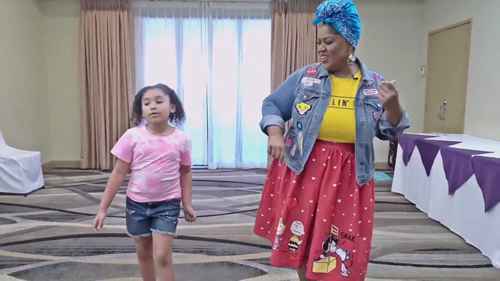 练习演唱《Rise up》