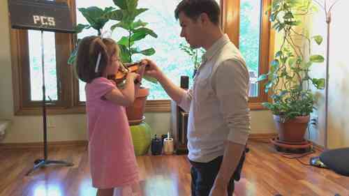 3岁女生的第一次小提琴课