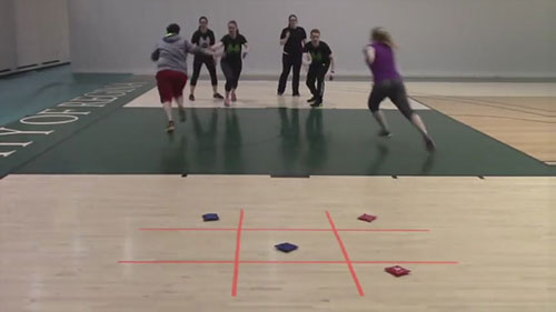 青少年体育课上的体育活动