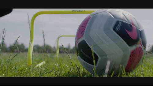 如何快速用脚运球