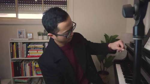 钢琴演奏的左右手协调