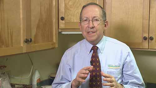 婴儿何时开始吃固体食物