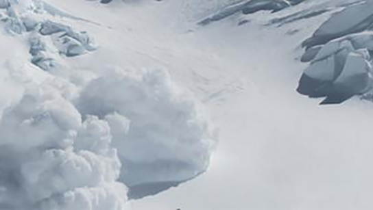 遭遇雪崩