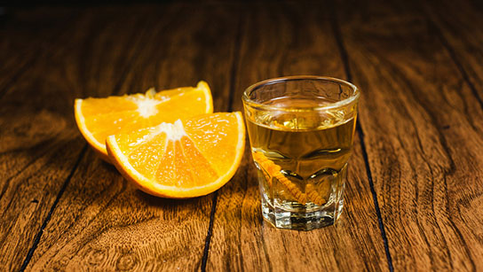 为什么酒瓶里有虫子